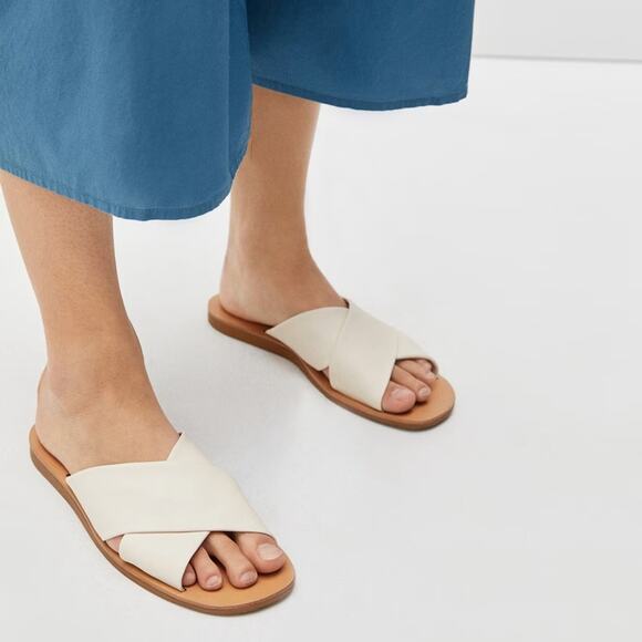 Everlane Day Crossover Sandals Size 9 Leather Cream Flat Slip On - Picture 4 of 8